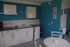 Dapur atau dapur kecil di Studio rez-de-jardin