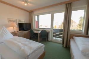 Postel nebo postele na pokoji v ubytování Hotel St. Ulrich Garni