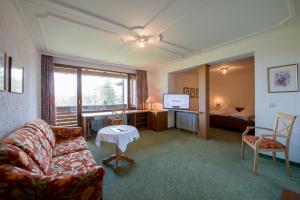 TV a/nebo společenská místnost v ubytování Hotel St. Ulrich Garni