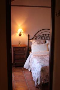 a bedroom with a bed and a lamp on a night stand at Casa Rural el Riachuelo in Garafía