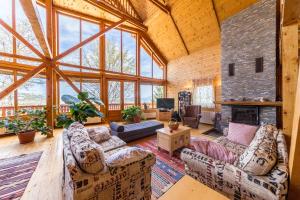 Posezení v ubytování Carpathian Log Home