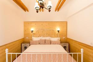 Postel nebo postele na pokoji v ubytování Carpathian Log Home