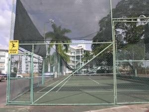 Tenis a/nebo squash v ubytování Chateau Cherbrand nebo okolí