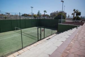 Tenis a/nebo squash v ubytování Viviendamedano nebo okolí