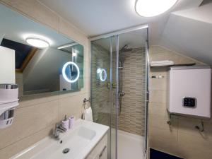 Koupelna v ubytování Navis Luxury Apartments