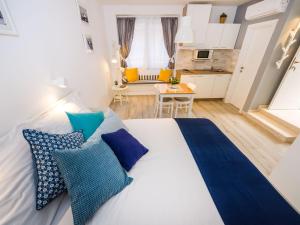 Kuchyň nebo kuchyňský kout v ubytování Navis Luxury Apartments