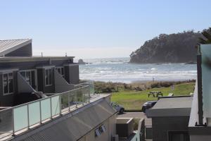Gallery image of Arnies at the Beach in Mount Maunganui