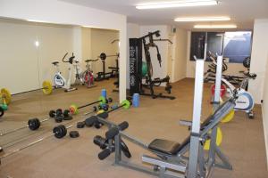 The fitness centre and/or fitness facilities at Arnies at the Beach