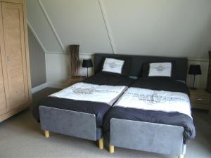 Een bed of bedden in een kamer bij Villapark Lauwerssee