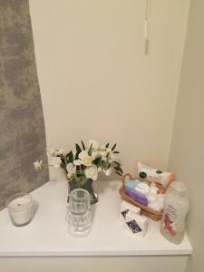 A bathroom at Southfork Villa Guesthouse 