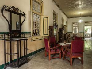 a dining room with a table and chairs at nDalem Natan Royal Heritage in Yogyakarta +37 photos