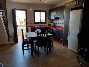 Kuchyňa alebo kuchynka v ubytovaní Vivienda Vacacional Monteprimero 2