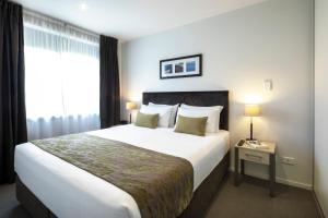 Voodi või voodid majutusasutuse Quest Albany Serviced Apartments toas