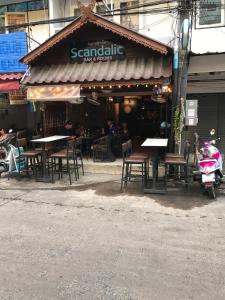 Restoranas ar kita vieta pavalgyti apgyvendinimo įstaigoje Scandalic Bar and Guest house