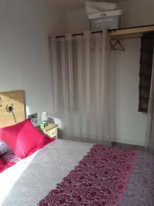 A bed or beds in a room at Apoteka apartaments