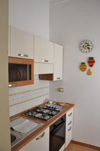 Kuchyňa alebo kuchynka v ubytovaní Kalos
