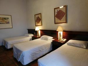 A bed or beds in a room at Hotel Urdiñola Saltillo