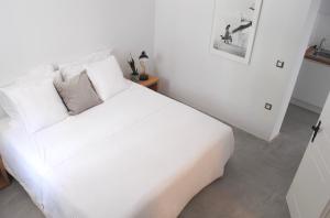 Posteľ alebo postele v izbe v ubytovaní Athens Residence Apartments