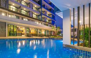 Bazén v ubytování AVA SEA Resort Krabi, Ao Nang Beach nebo v jeho okolí