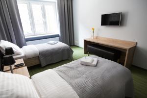 Łóżko lub łóżka w pokoju w obiekcie Szczęśliwa 13