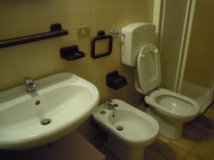 Koupelna v ubytování Residence Selva Dei Pini