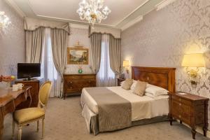 Postel nebo postele na pokoji v ubytování Hotel Ca' dei Conti