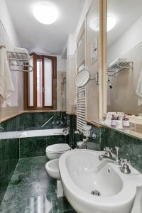 Koupelna v ubytování Hotel Ca' dei Conti + 37 fotografií