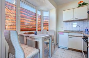 a kitchen with a table and chairs in a kitchen at Ferienwohnung Gunsilius in Zinnowitz