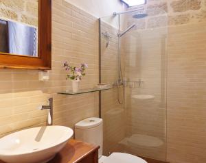 Koupelna v ubytování Helios Garden Boutique Apartments