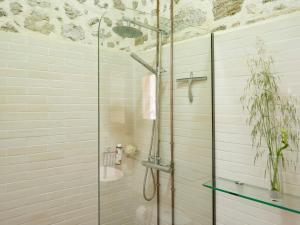 Koupelna v ubytování Helios Garden Boutique Apartments