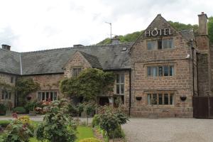 an old stone building with a hotel sign on it at Old Court Hotel & Apartments in Symonds Yat