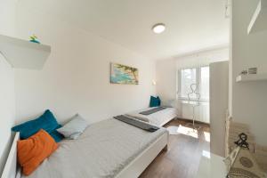 A bed or beds in a room at Eden Garden Apartments