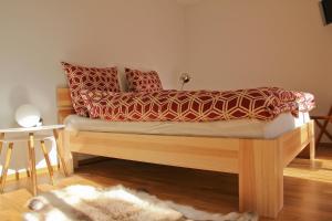 a bed with pillows on it in a room at Alte Posthalterei in Stralsund