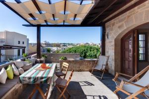 A balcony or terrace at In Camera Art Boutique Hotel