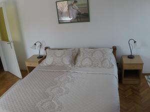 Кровать или кровати в номере Apartments Aleksić Old Town