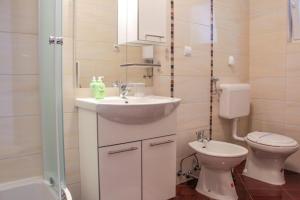 Kúpeľňa v ubytovaní Apartment Natalia + 7 fotografií