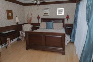 a bedroom with a bed and a dresser at Au NIDaigle in Saint-Basile