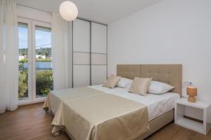 A bed or beds in a room at Apartments Alba