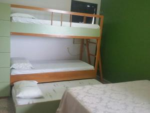 a couple of bunk beds in a room at Resort Aquaville Apartmento in Aquiraz +10 photos