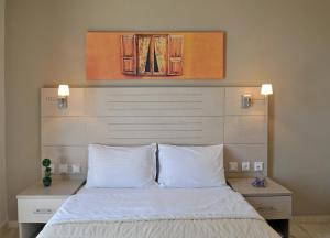 Una cama o camas en una habitación de Sirene Villas