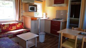 a small kitchen and living room in a tiny house at La Canardiere in Casta