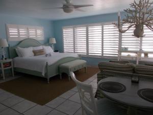 Voodi või voodid majutusasutuse Kona Kai Resort and Gallery toas