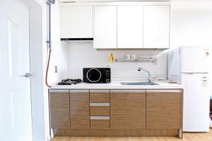 Cucina o angolo cottura di Geoje Blueberry Pension