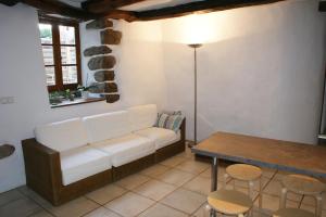 a living room with a couch and a table at Gîte Laboule pour 4 personnes in Laboule