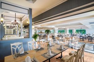 Kalanan Riverside Resort餐厅或其他用餐的地方