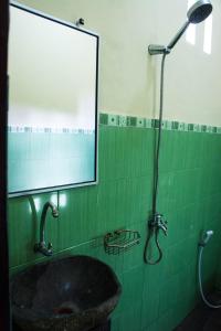 Phòng tắm tại Sri Beach Inn