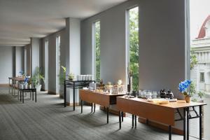 BATIQA Hotel Jababeka Cikarangにあるレストランまたは飲食店