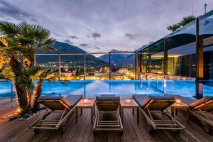 Bazén v ubytování Hotel Therme Meran - Terme Merano nebo v jeho okolí