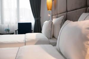 Postel nebo postele na pokoji v ubytování Bonsella Hotel