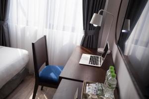 Postel nebo postele na pokoji v ubytování Bonsella Hotel